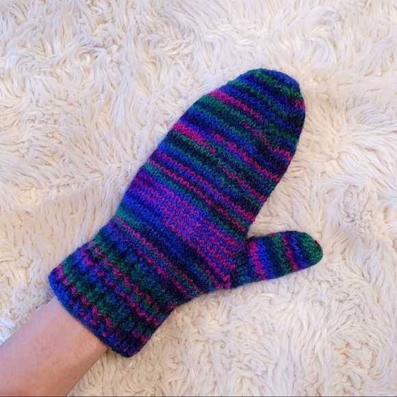 small crocheted mittens 💖💜💙💚 - Picture 2 of 6